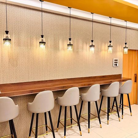 Hotel B K R Ґувахаті Екстер'єр фото