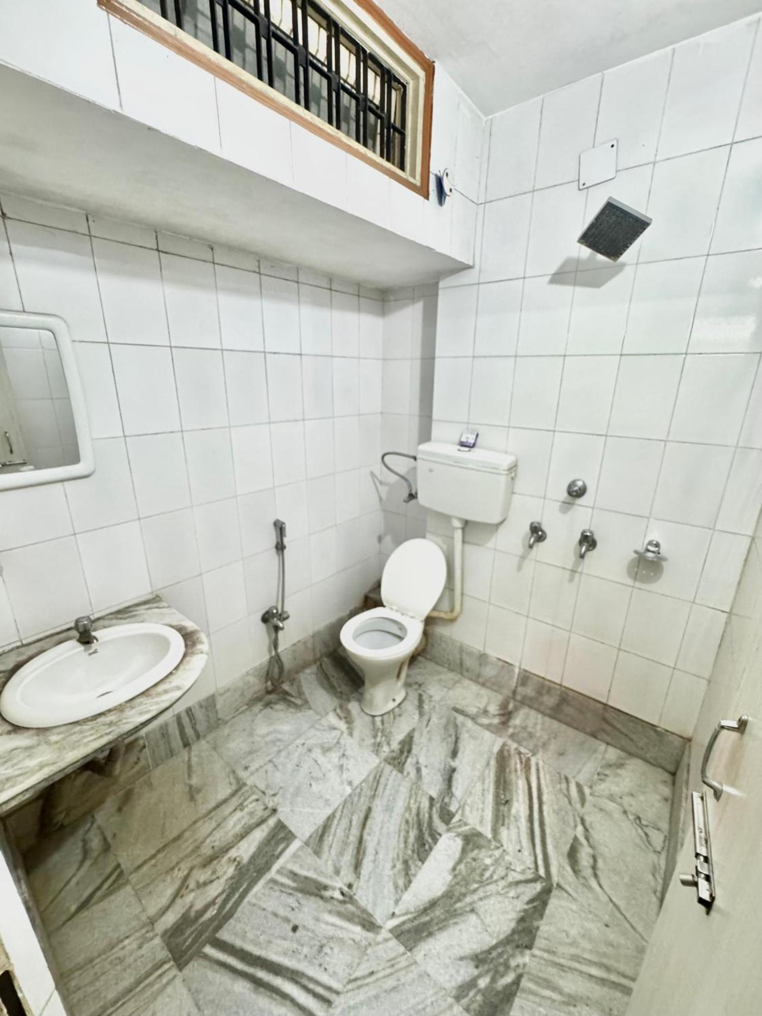Hotel B K R Ґувахаті Екстер'єр фото