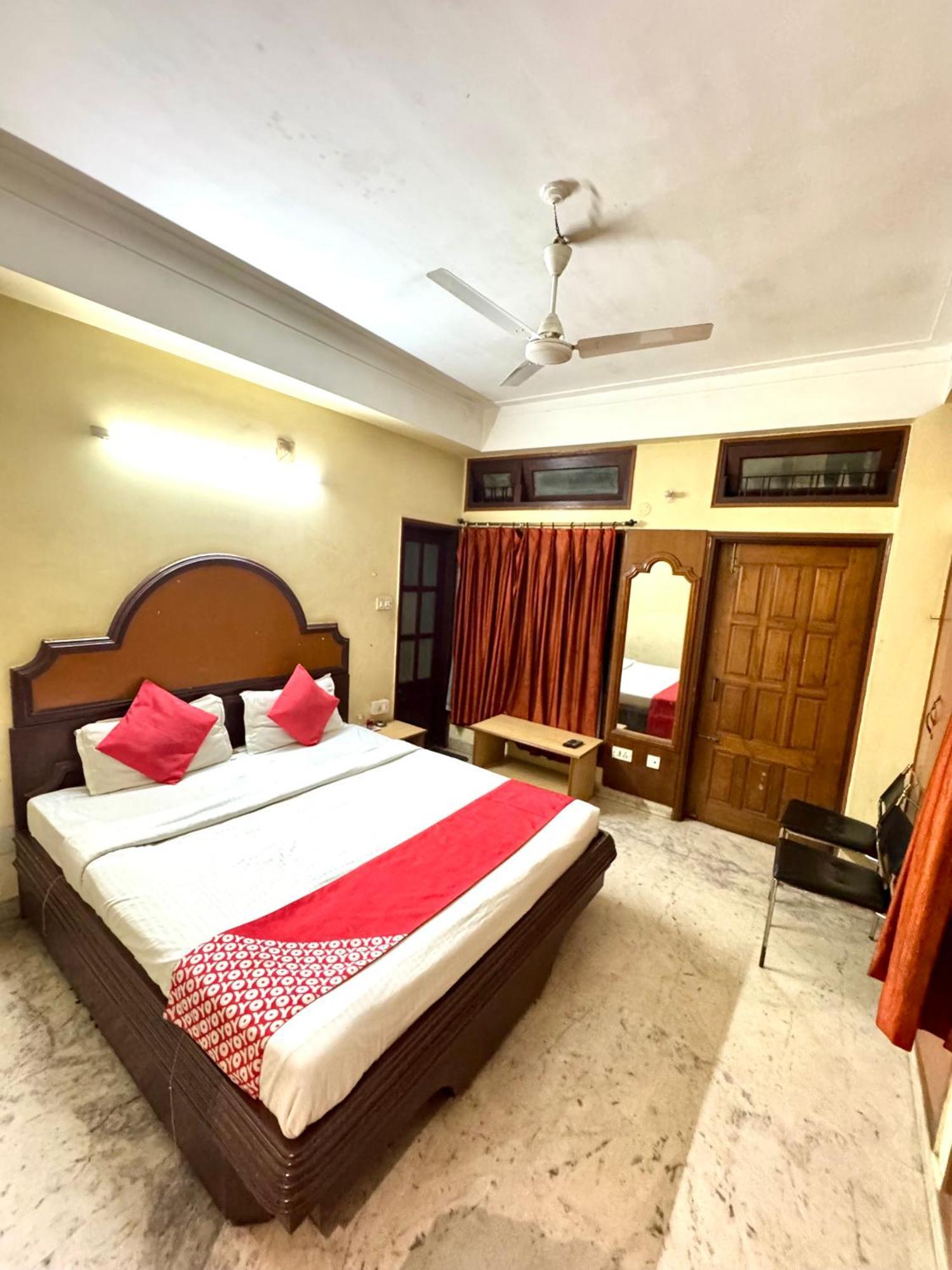 Hotel B K R Ґувахаті Екстер'єр фото