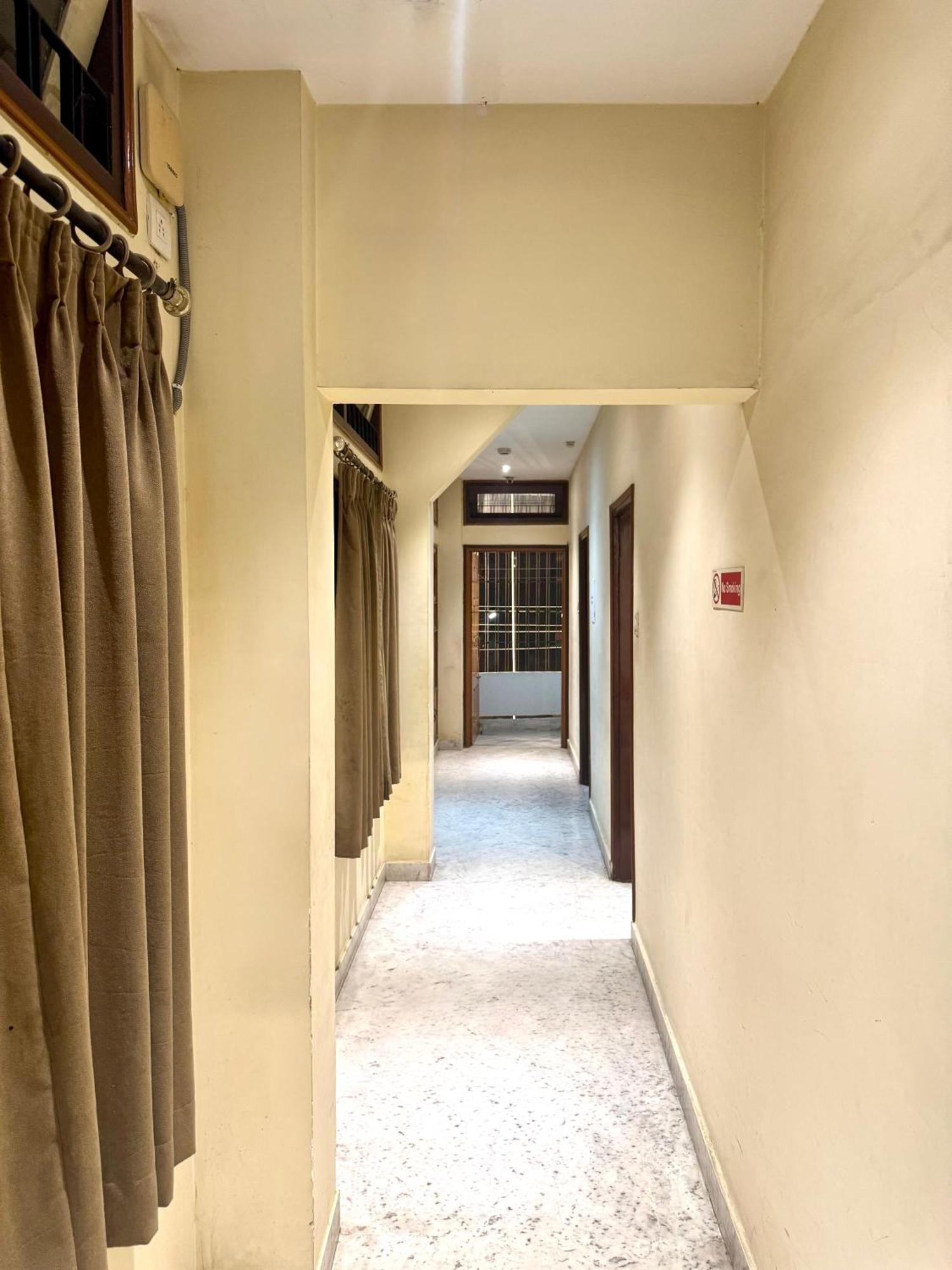 Hotel B K R Ґувахаті Екстер'єр фото