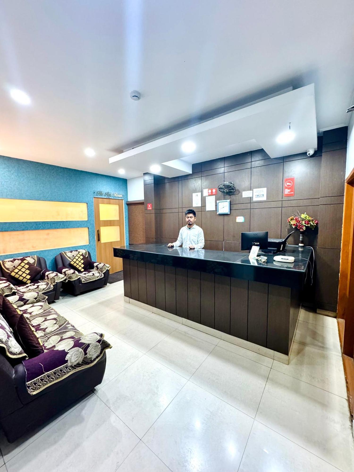 Hotel B K R Ґувахаті Екстер'єр фото